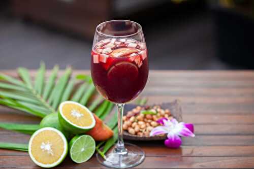 Délicieuse sangria à la pêche et à la vanille