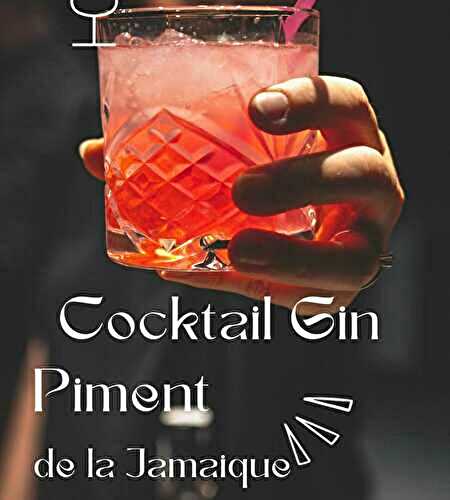 Gin tonic aux fraises et au piment de la Jamaïque