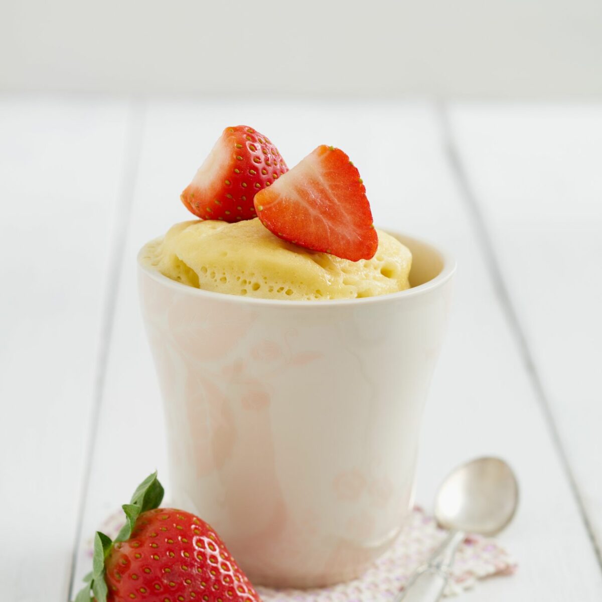 Gâteau fondant à la fraise à déguster à la cuillère