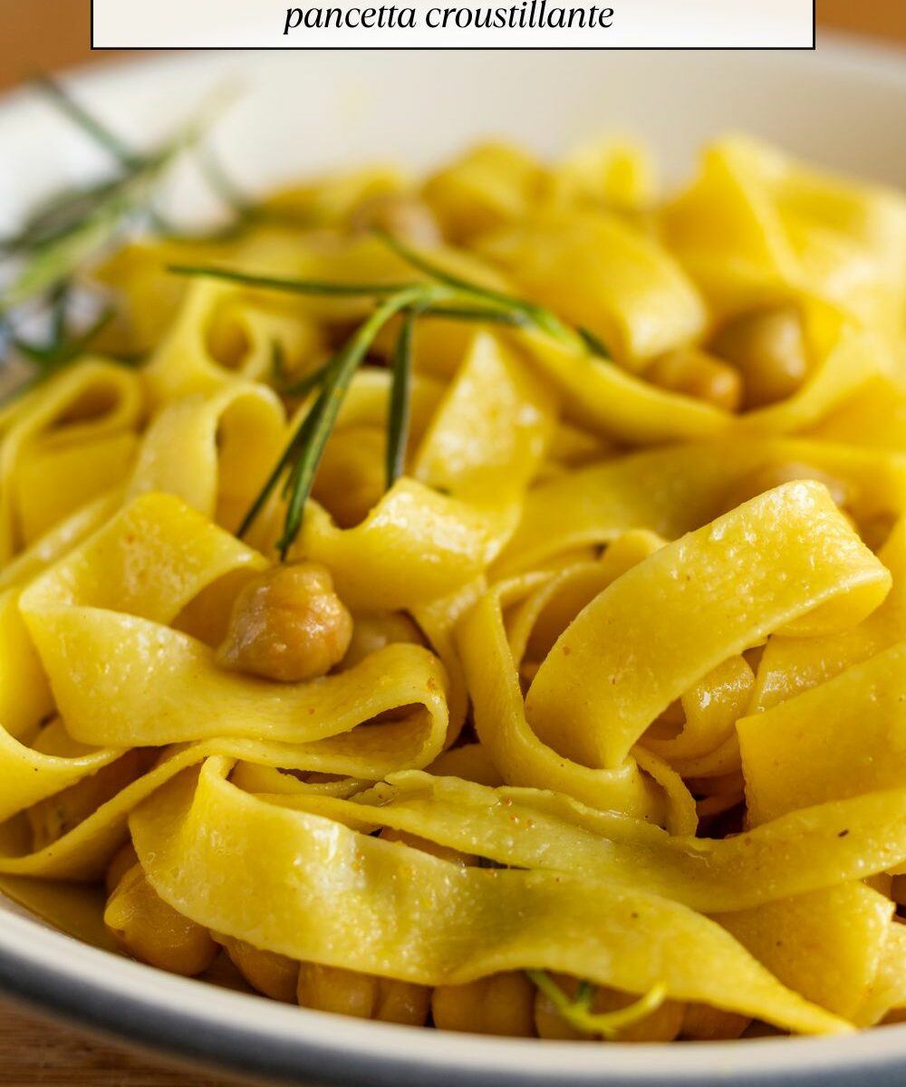 Pâtes rustiques aux pois chiches et éclats de pancetta croustillante 