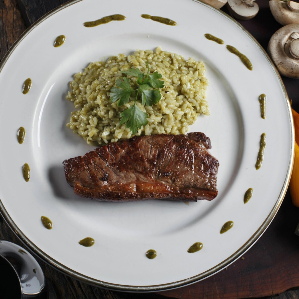 Bœuf mijoté au safran d'Iran, oignons fondants et cannelle