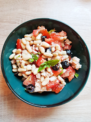 Salade de haricots blancs, thon et tomate