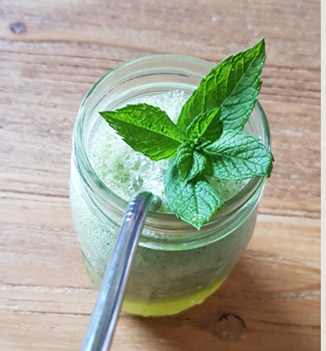 Smoothie concombre, pomme et menthe