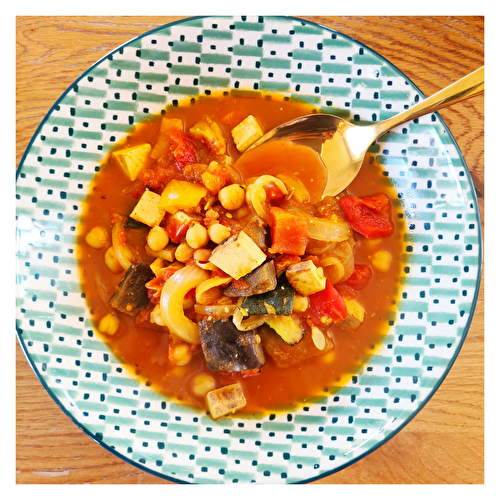 Soupe épicée aux pois-chiches et tofu fumé