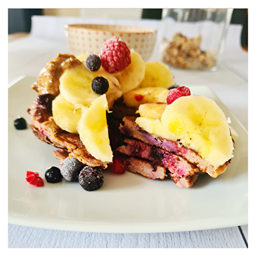 Pancakes à la farine de châtaigne et aux fruits rouges