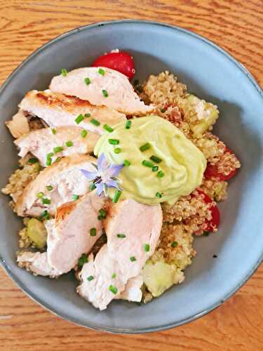 Bowl quinoa, poulet et crème d'avocat