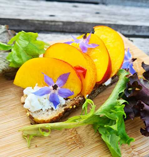 Tartine chèvre et nectarine