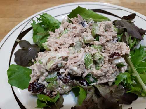 Salade de thon, canneberges et graines de tournesol