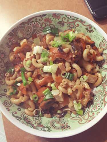 Sauté de macaroni et de tofu