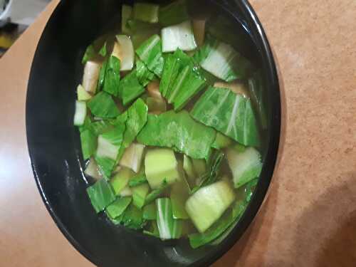 Soupe au bok choy et tofu au saveur thaï