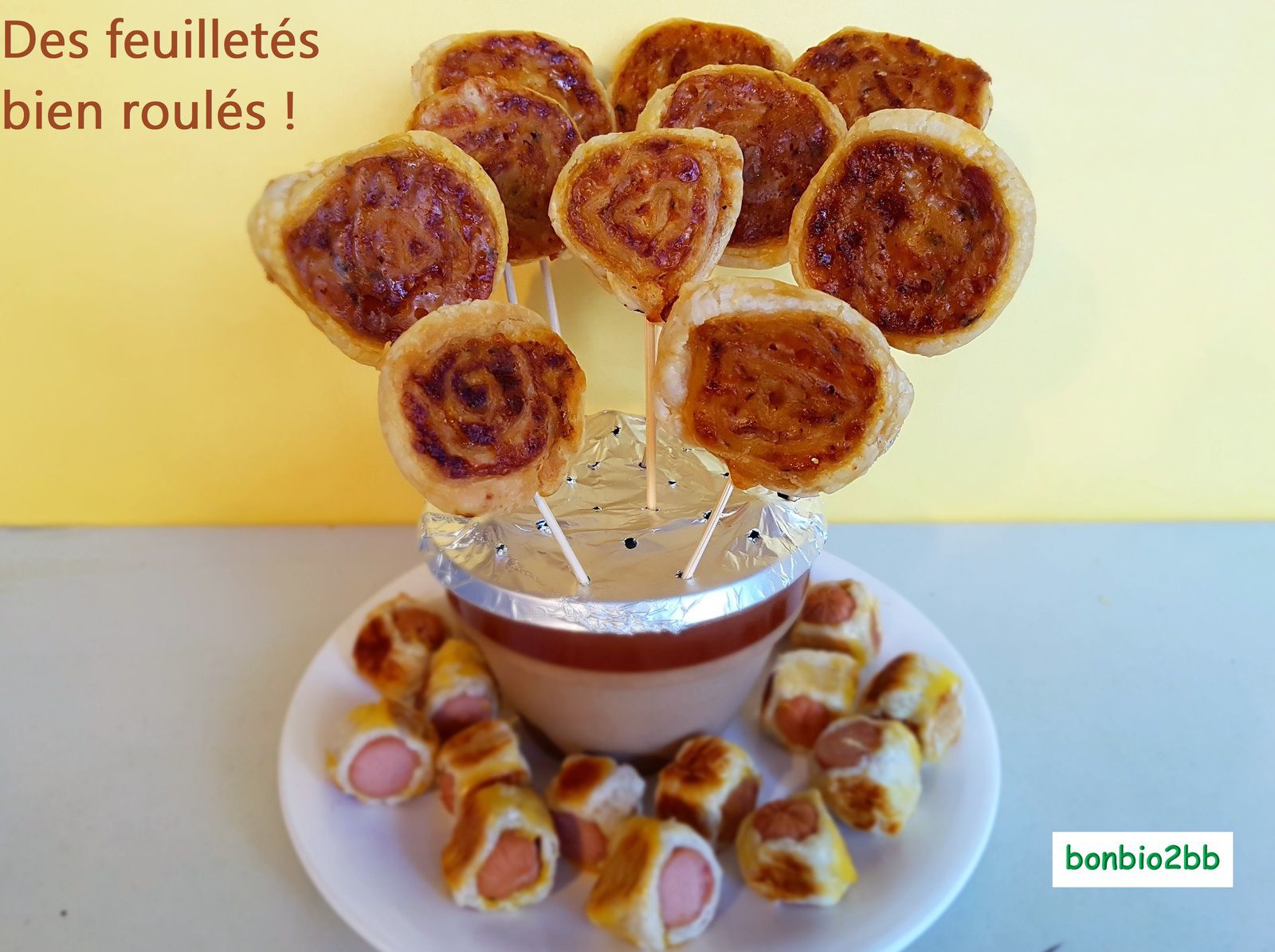 Assortiment de petits feuilletés : sucettes pizettes et mini saucisses moutardées - Bon, Bio, la tambouille des Chabrouille