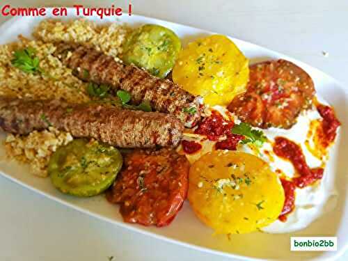 BBQ : Brochettes de köfte, boulgour aux tomates rôties - Bon, Bio, la tambouille des Chabrouille