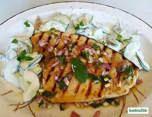 Espadon mariné grillé, salade de concombre au yaourt - Bon, Bio, la tambouille des Chabrouille