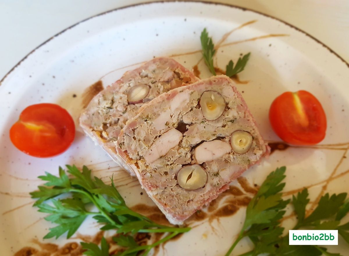 Petite terrine de lapin aux noisettes - Bon, Bio, la tambouille des Chabrouille