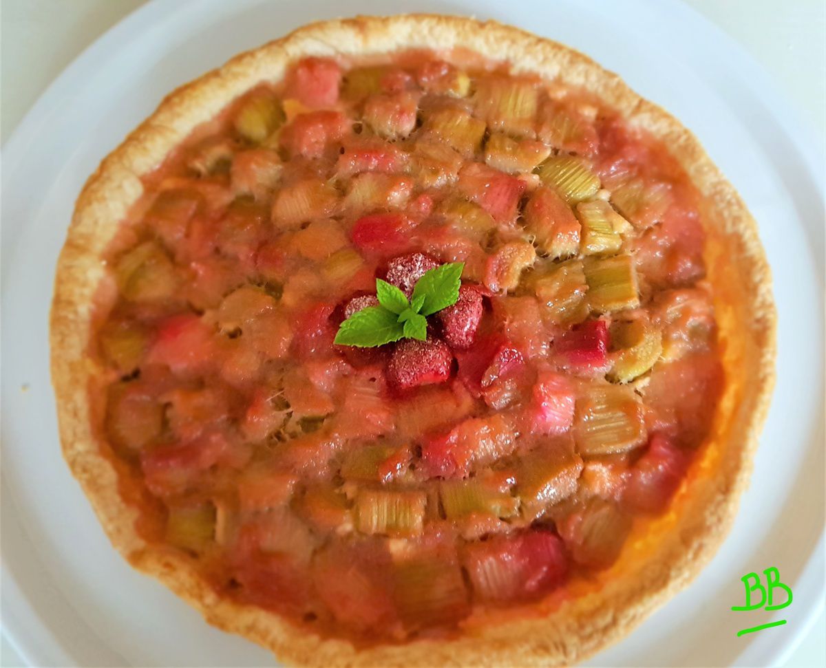 Tarte à la rhubarbe et à la crème d'amandes - Bon, Bio, la tambouille des Chabrouille