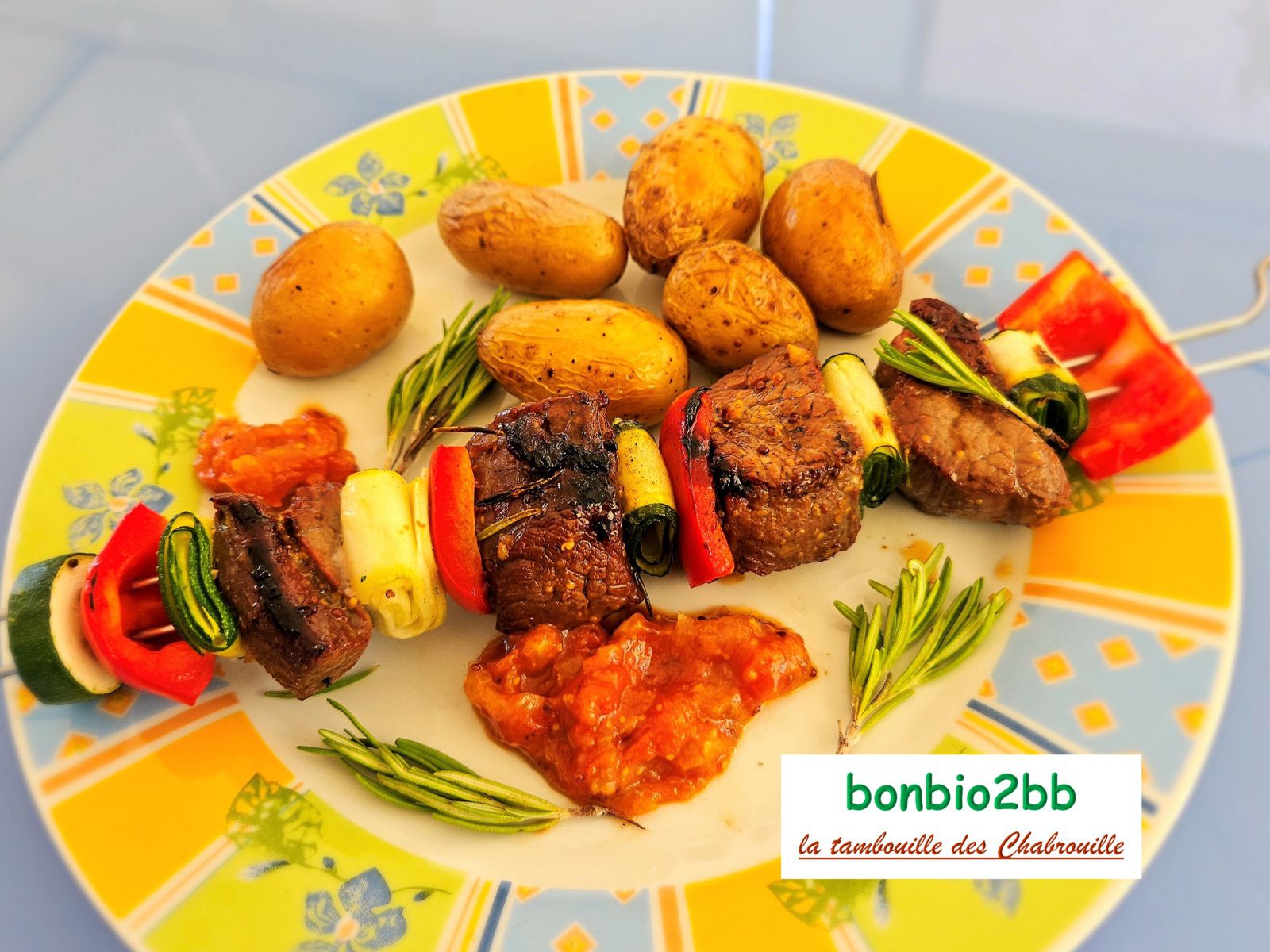 BBQ : Brochettes de boeuf mariné, poivron rouge et courgette - Bon, Bio, la tambouille des Chabrouille