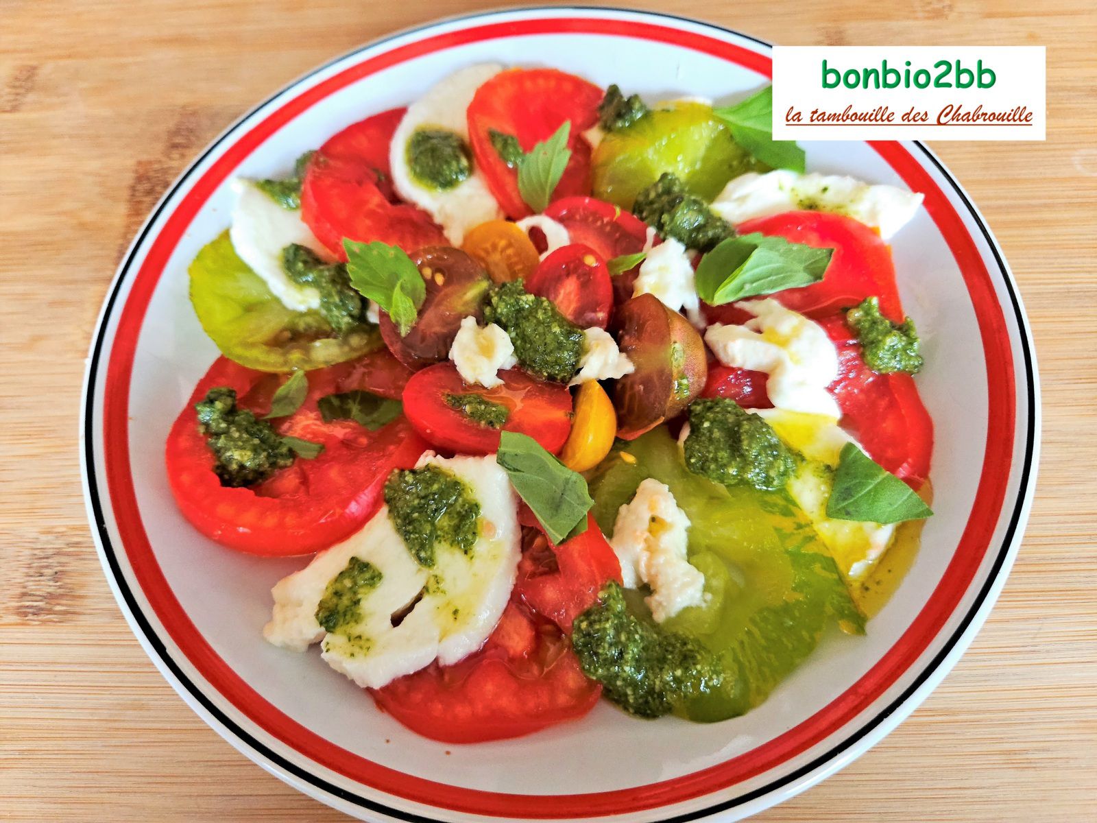Tomates mozzarella au pesto de basilic maison - Bon, Bio, la tambouille des Chabrouille