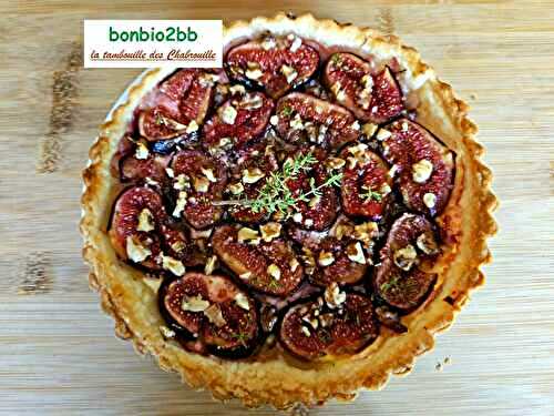 Tarte aux figues, fromage de brebis frais et noix