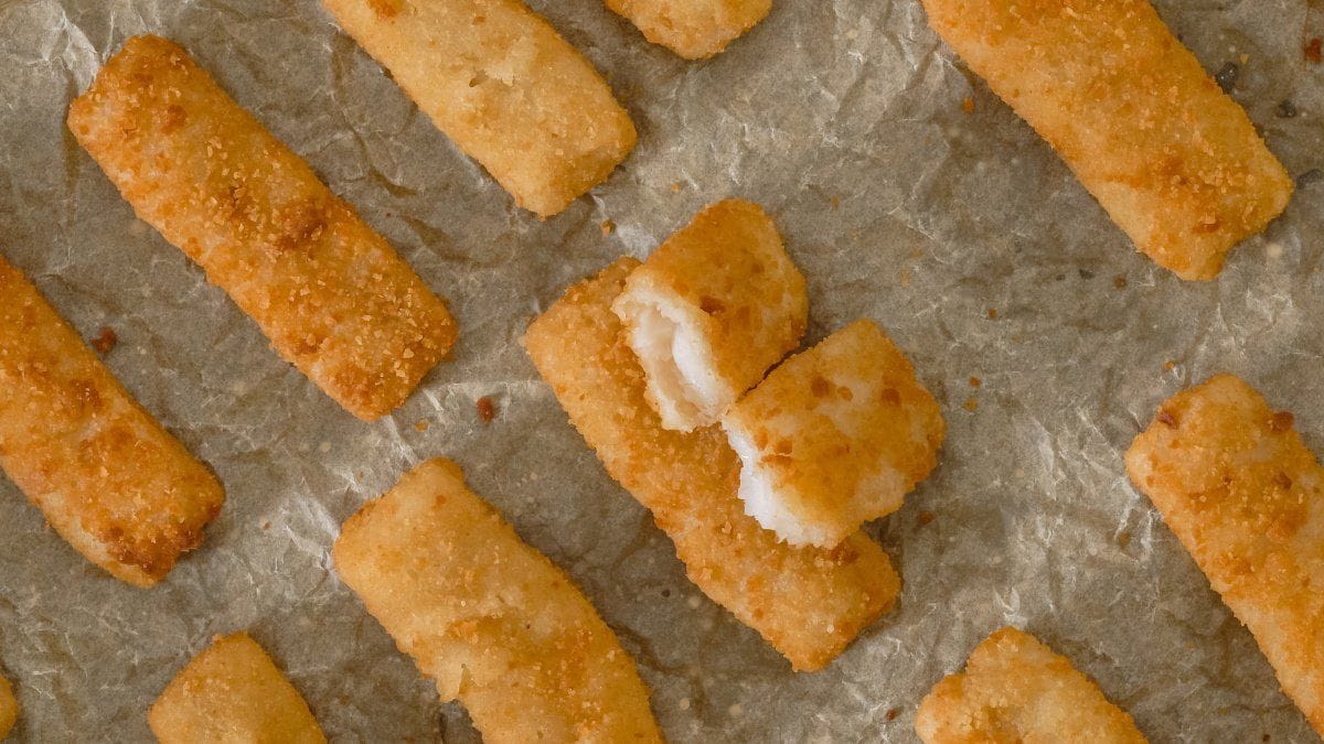 Bâtonnets de poisson panés dorés