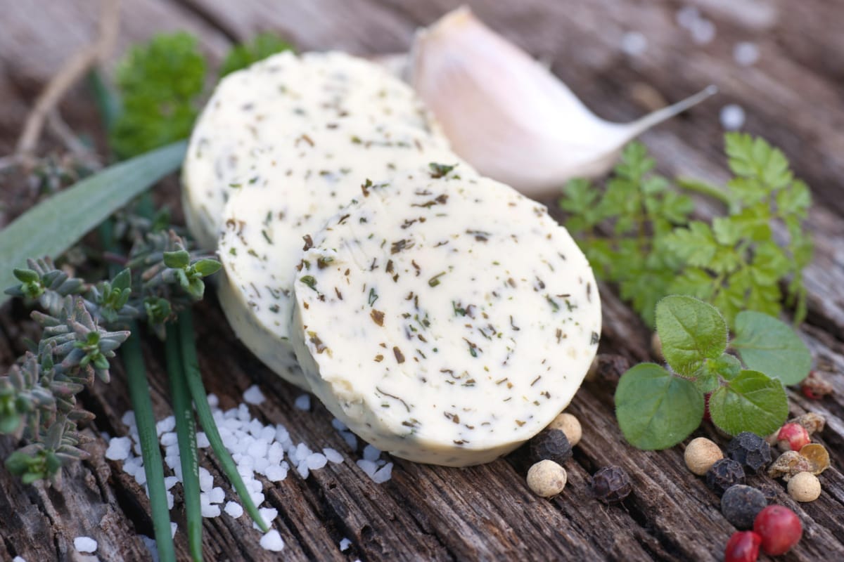 Beurre aux herbes aromatiques