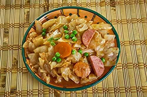Chou mijoté aux saucisses