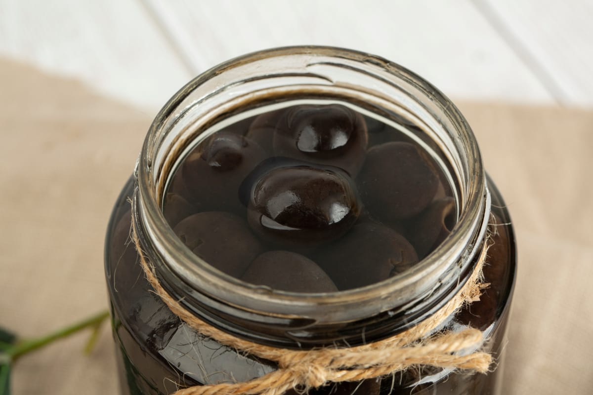 Conserve d’olives noires à l’huile d’olive