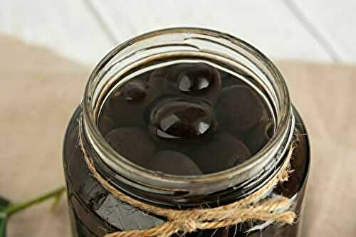 Conserve d’olives noires à l’huile d’olive