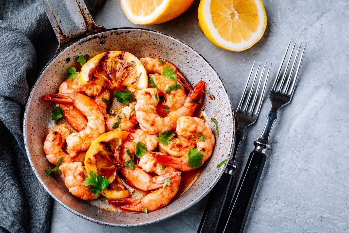 Crevettes épicées à l'ail, piment et citron grillé
