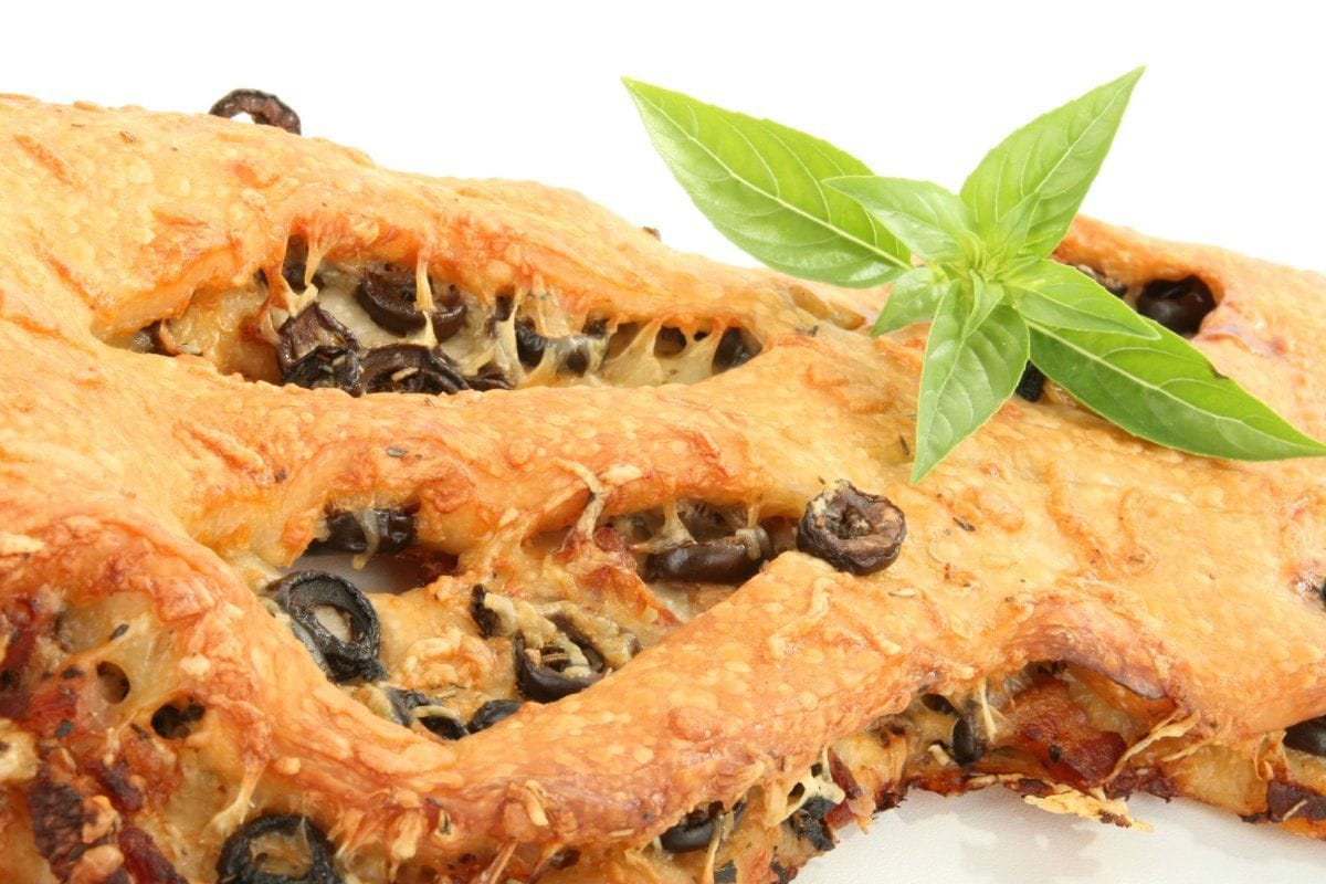 Fougasse aux olives et fromage