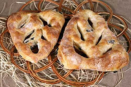 Fougasse dorée aux olives noires