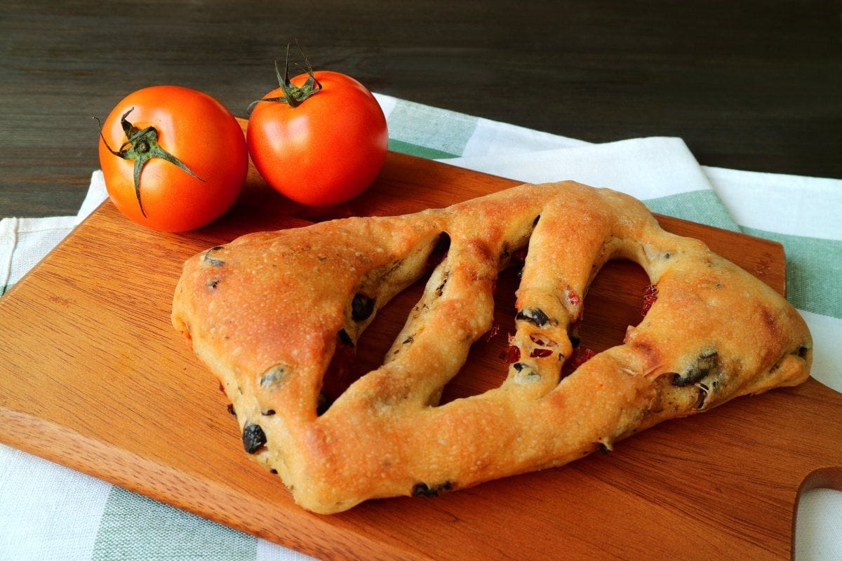 Fougasse provençale aux tomates séchées et olives