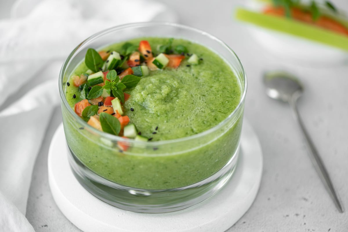 Gaspacho de concombre et herbes fraîches