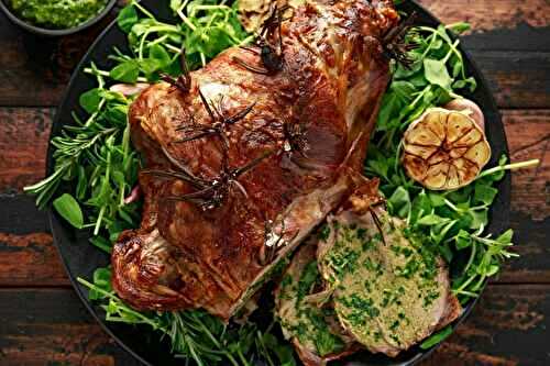 Gigot d'agneau rôti, sauce à la menthe