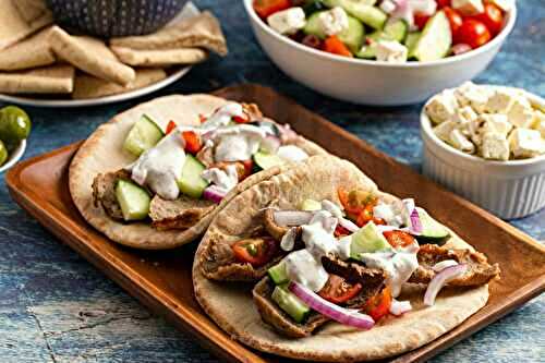 Gyros grec aux légumes et sauce blanche à l'ail