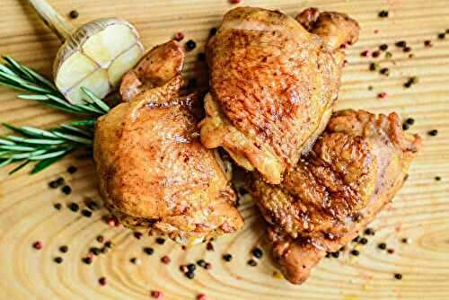 Hauts de cuisses de poulet frits à l'ail et romarin