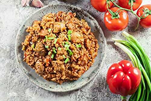 Jambalaya épicé au poulet et saucisse