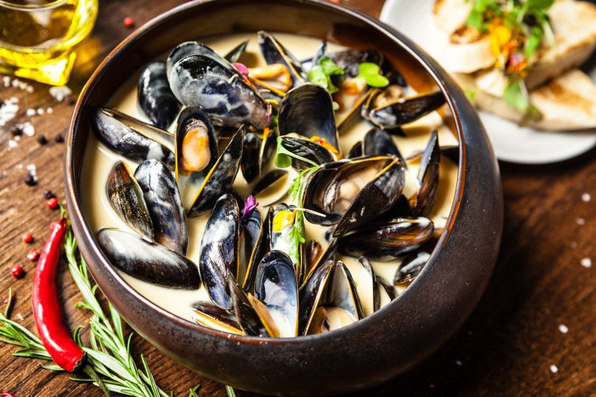 Moules sauce à la crème et vin blanc