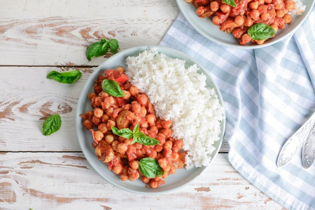 Pois chiches mijotés à la tomate et basilic