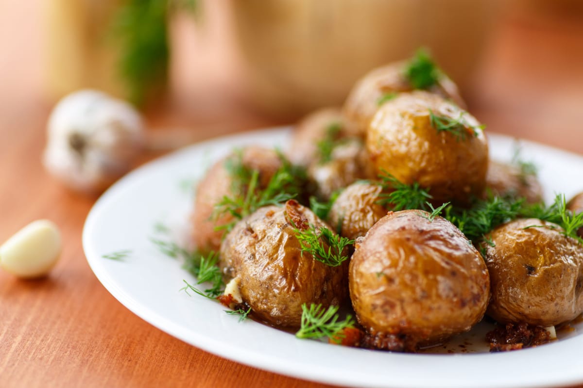Pommes de terre grenaille à l'ail et à l'aneth