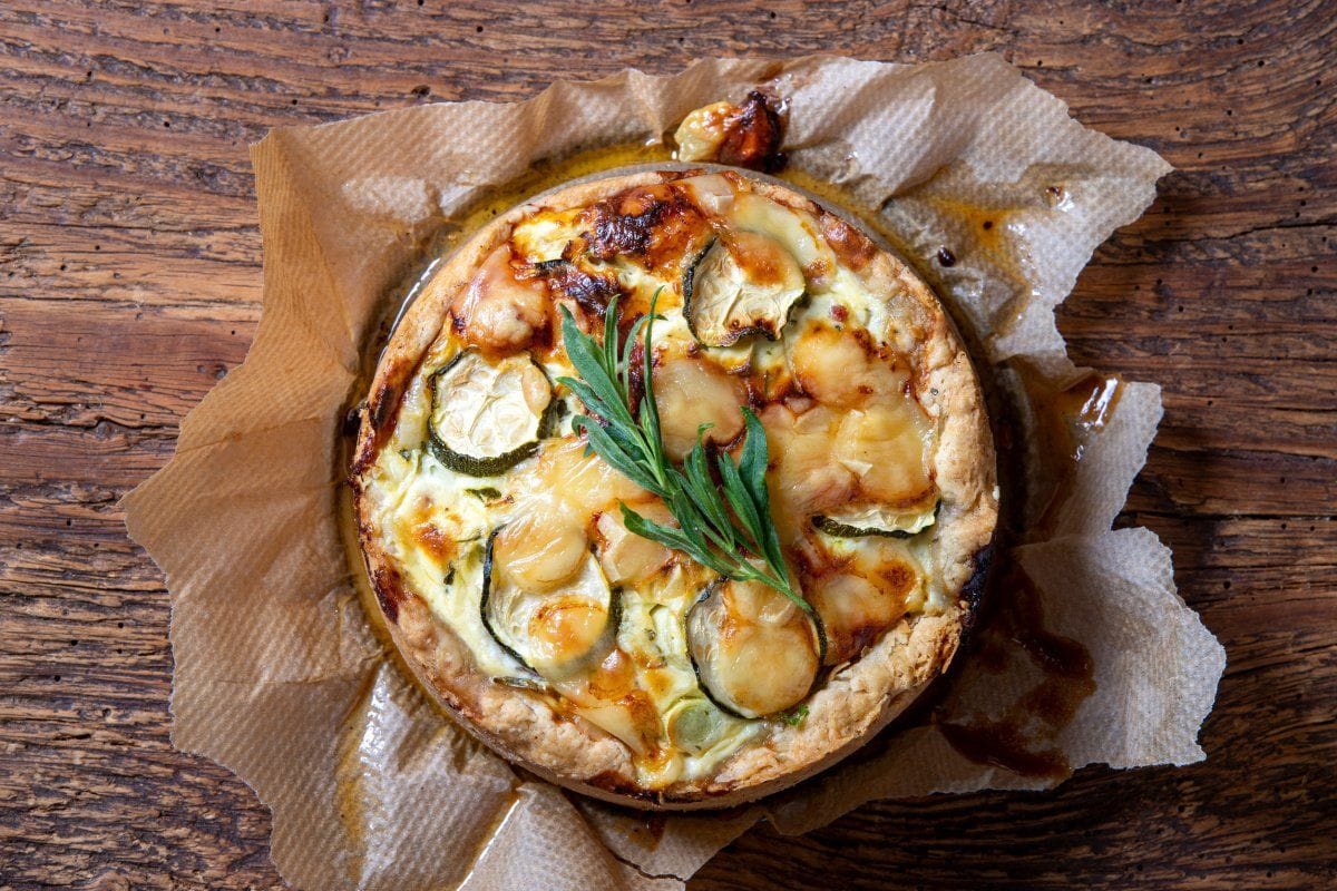 Quiche aux courgettes, poireaux et estragon