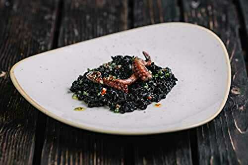 Risotto noir à l'encre de seiche et poulpe grillé