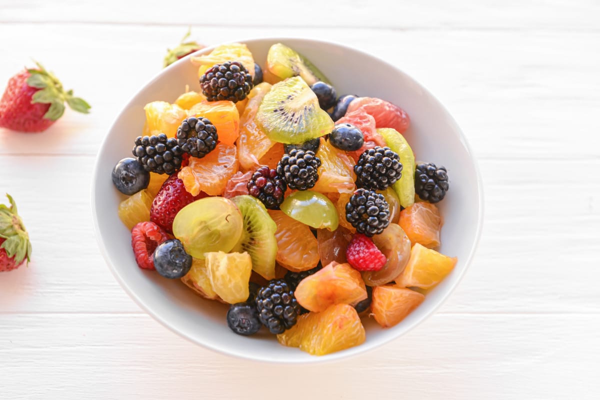 Salade de fruits frais colorée