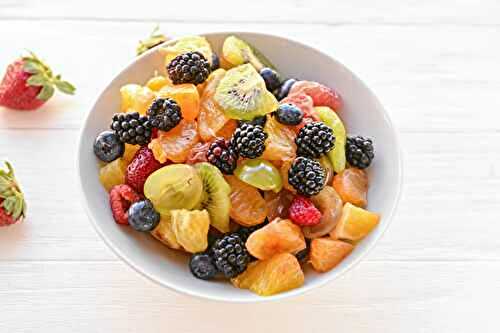 Salade de fruits frais colorée