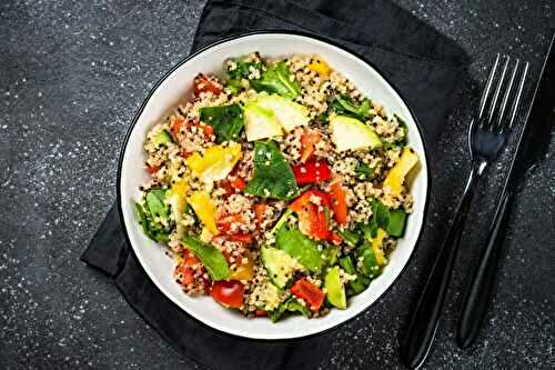 Salade de quinoa colorée aux légumes frais