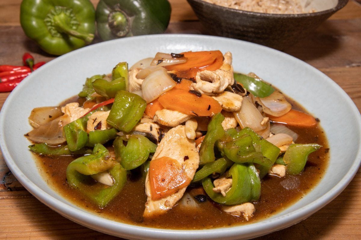 Sauté de poulet aux poivrons et carottes