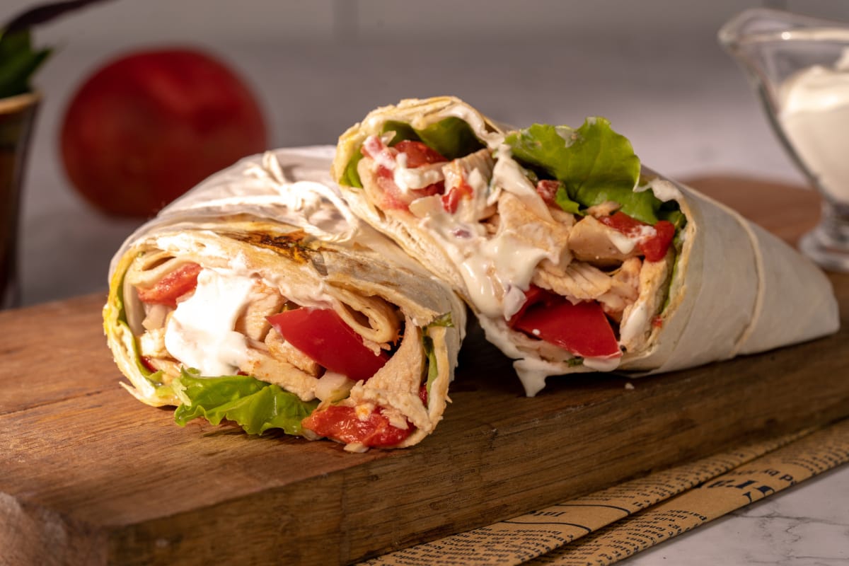 Shawarma maison au poulet et légumes