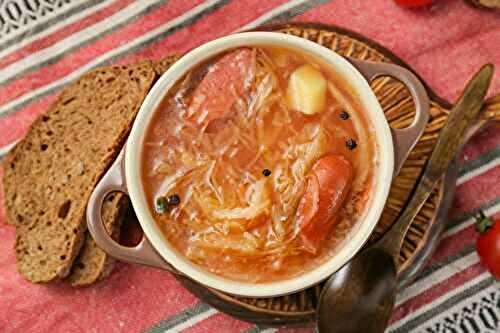 Soupe à la choucroute, saucisse et pommes de terre
