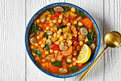 Soupe marocaine aux pois chiches, fèves et légumes