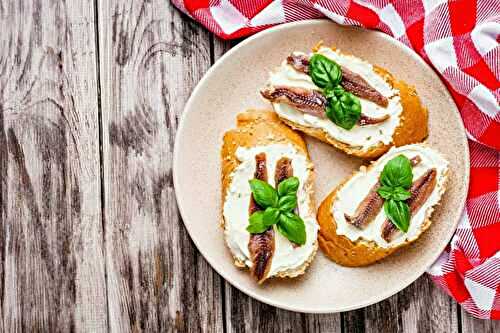 Tartines aux filets d'anchois et fromage frais