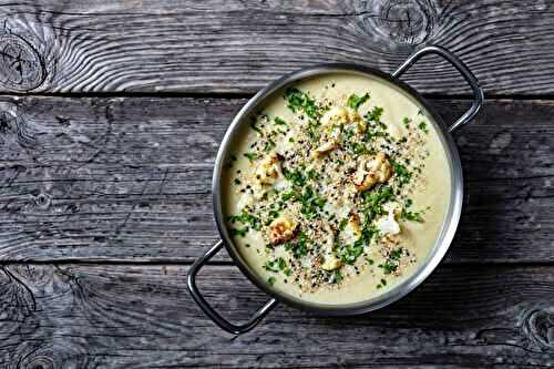 Velouté de chou-fleur et ail rôtis au quinoa croquant